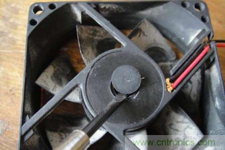 想減少電費嗎？DIY一個迷你風(fēng)力發(fā)電機吧