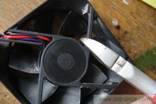 想減少電費嗎？DIY一個迷你風(fēng)力發(fā)電機吧
