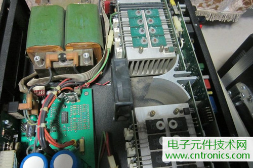 用料很給力！專業(yè)后級(jí)功放美國(guó)高峰FA1201拆解