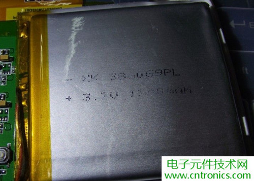 探秘電子紙！一款電紙書的電子墨水屏拆解