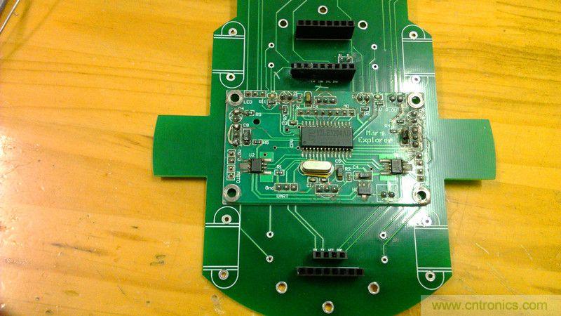牛人力作！PCB版藍(lán)牙智能小車DIY