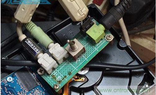 DIY：自制超炫音頻分配器，實(shí)現(xiàn)音箱共用