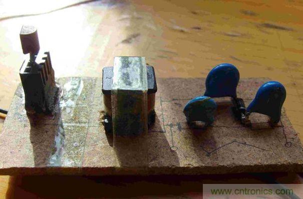 DIY單管自激，領(lǐng)略高壓電火花風(fēng)采