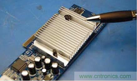 像這樣的散熱器非常有助于散發(fā)一些器件產(chǎn)生的過(guò)多熱量。