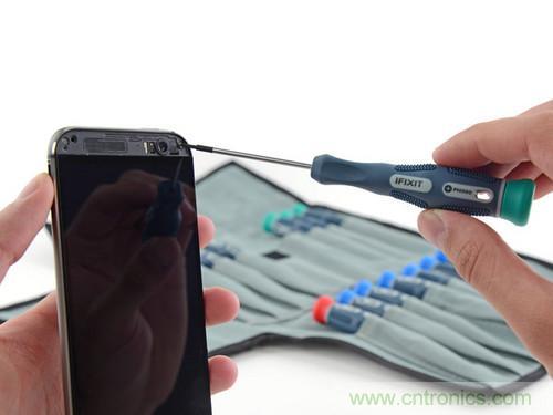 牛人強(qiáng)拆！新HTC One(M8)真機(jī)精密做工難修理