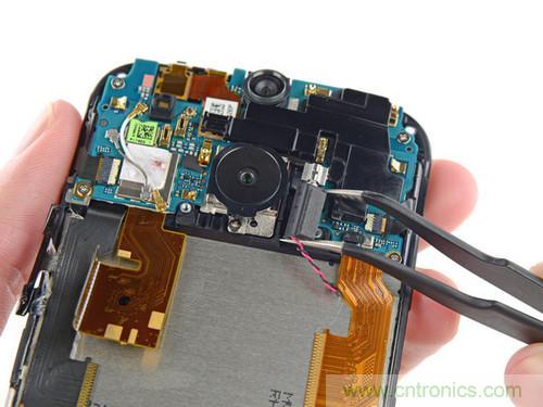 牛人強(qiáng)拆！新HTC One(M8)真機(jī)精密做工難修理