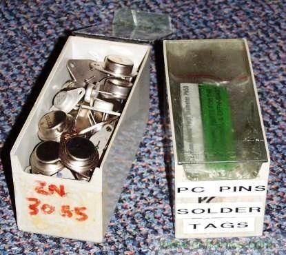 原本是裝醫(yī)療用具的塑膠盒，也很適合收納電子零件