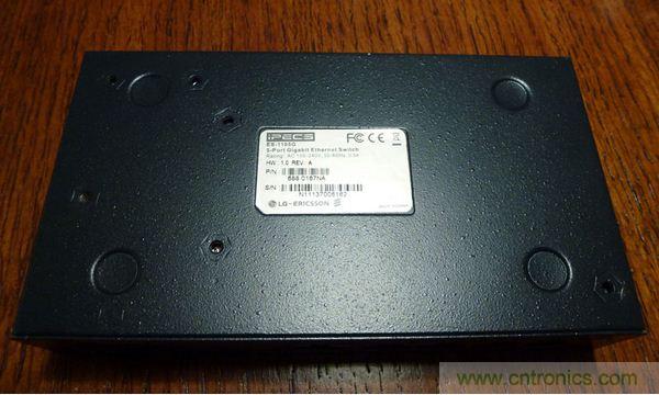 拆解:一探究竟以太網(wǎng)交換機(jī)為何遭雷擊就關(guān)機(jī)