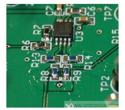 即為殘留過多數(shù)量焊劑的 PCB。