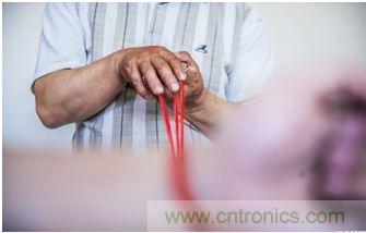 周立功&ldquo;懸絲診脈&rdquo;專業(yè)打造電源模塊熱設(shè)計