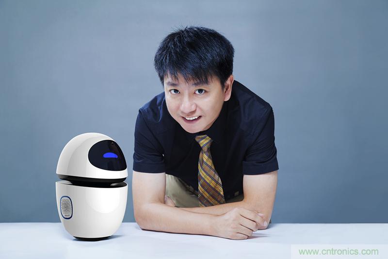 圖1，邱楠透露，狗尾草機(jī)器人小白將在2015年10月批量上市
