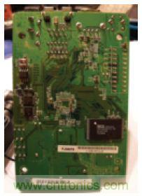 圖3：WPS54G打印服務(wù)器電路板背面。