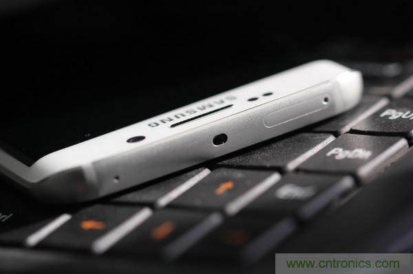 三星S6 Edge+拆解：比S6 Edge加在哪里？