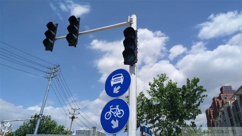 無邊框的 nubia Z9 ，一款既有驚喜，又有驚艷的智能手機