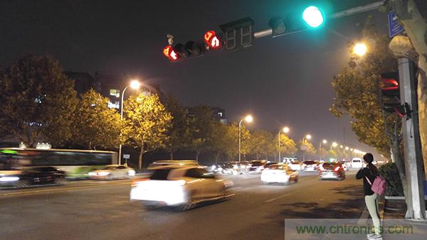 業(yè)界良心 LG V10 評測:剛毅、冷峻，不失人性化