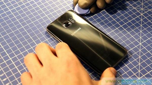 三星S7手機(jī)僅靠粘膠防水，也是沒(méi)“sei”了！