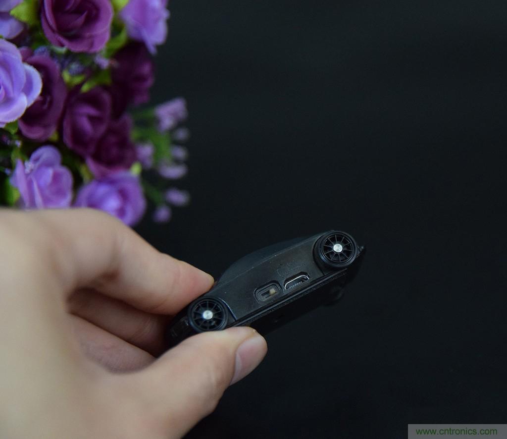 虛擬與現(xiàn)實相結(jié)合的飛車游戲，讓你體驗速度與激情的碰撞！