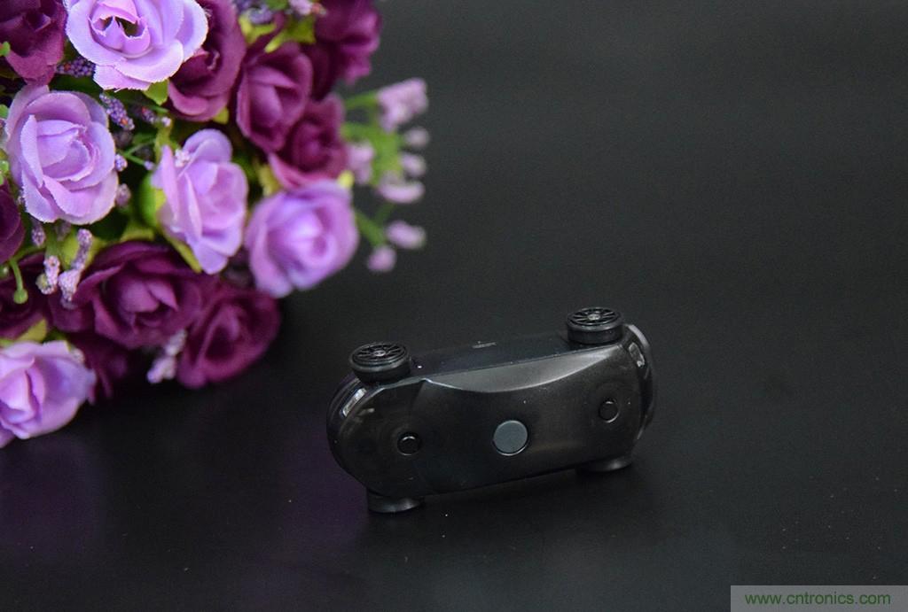 虛擬與現(xiàn)實相結(jié)合的飛車游戲，讓你體驗速度與激情的碰撞！