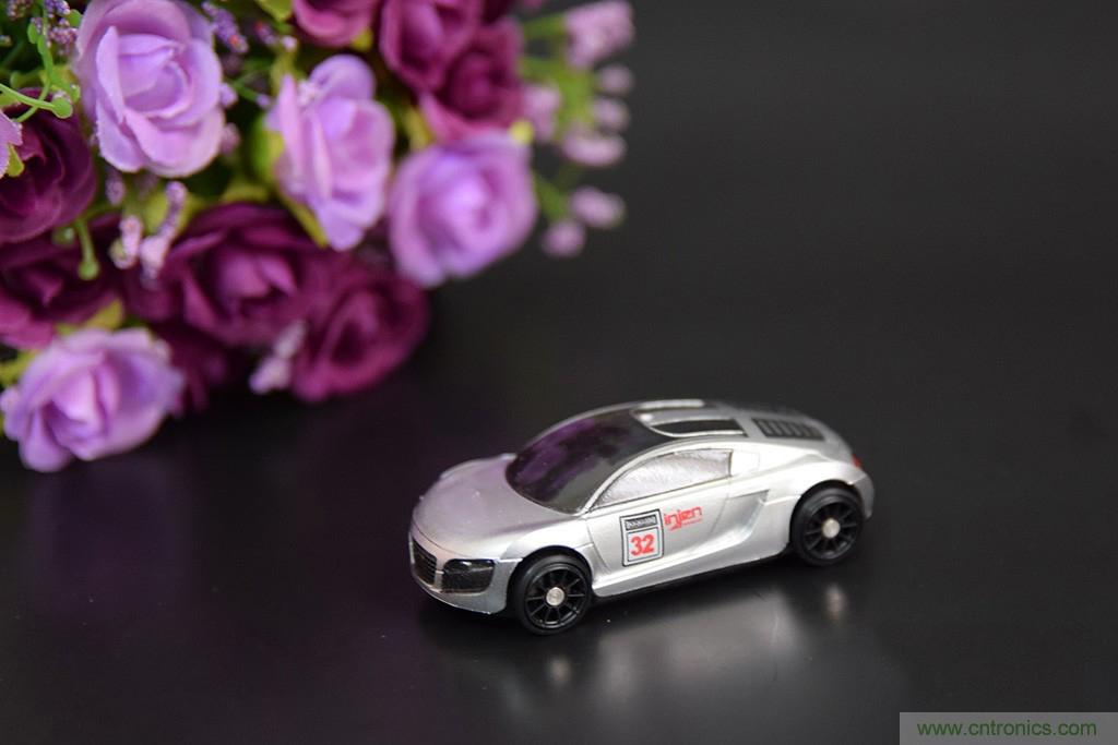 虛擬與現(xiàn)實相結(jié)合的飛車游戲，讓你體驗速度與激情的碰撞！