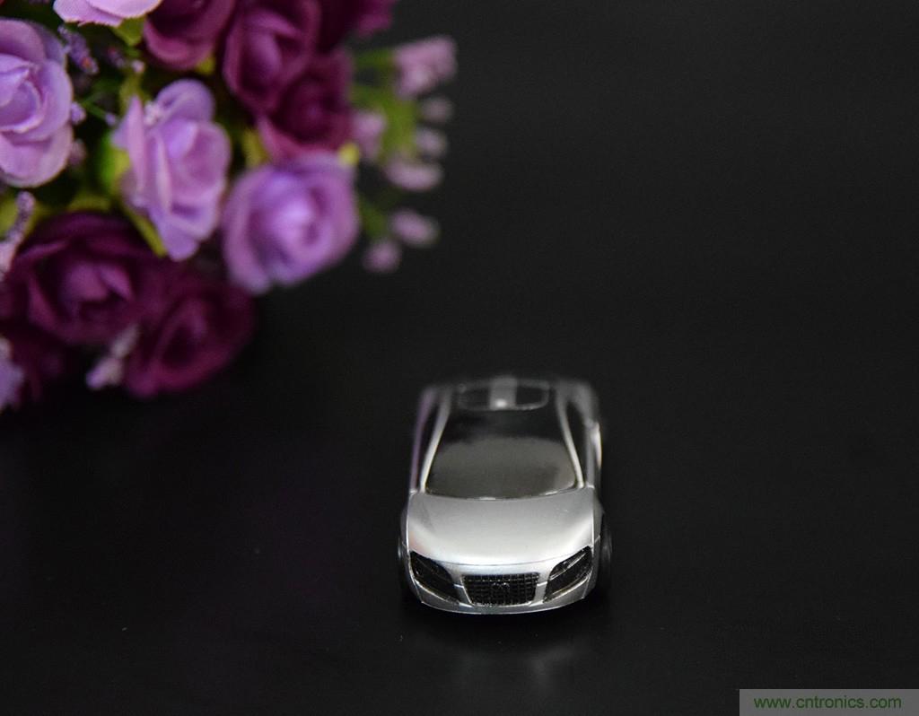 虛擬與現(xiàn)實相結(jié)合的飛車游戲，讓你體驗速度與激情的碰撞！