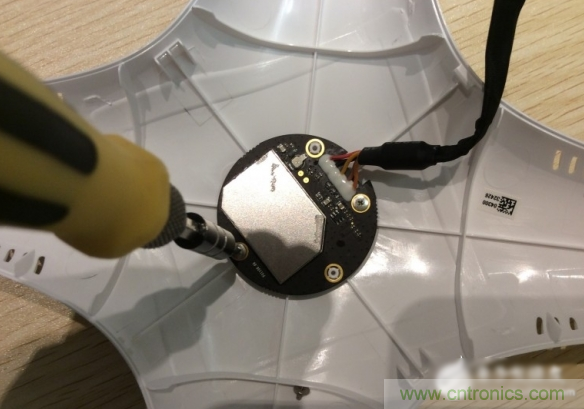 真飛機拆不著，那就來拆拆無人機“鼻祖”大疆吧！