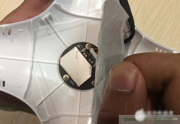 真飛機拆不著，那就來拆拆無人機“鼻祖”大疆吧！