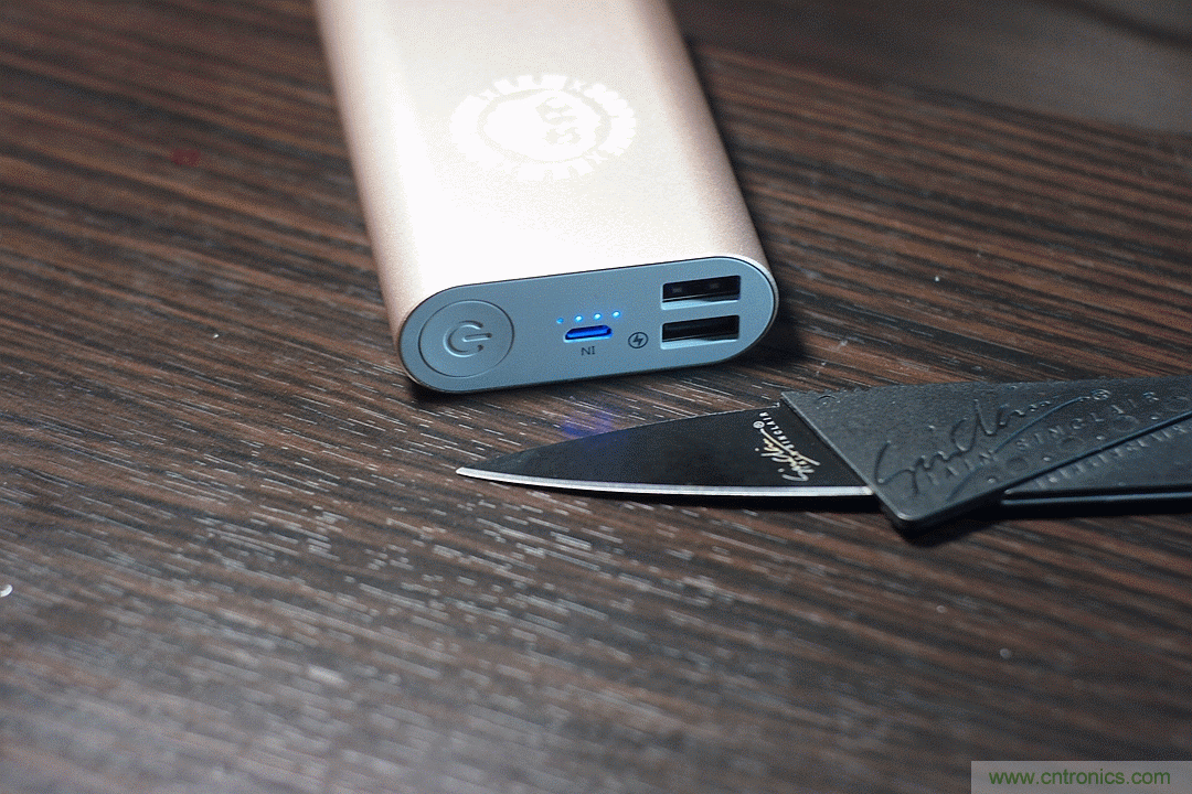 移動電源也玩雙引擎？快到你想象不到