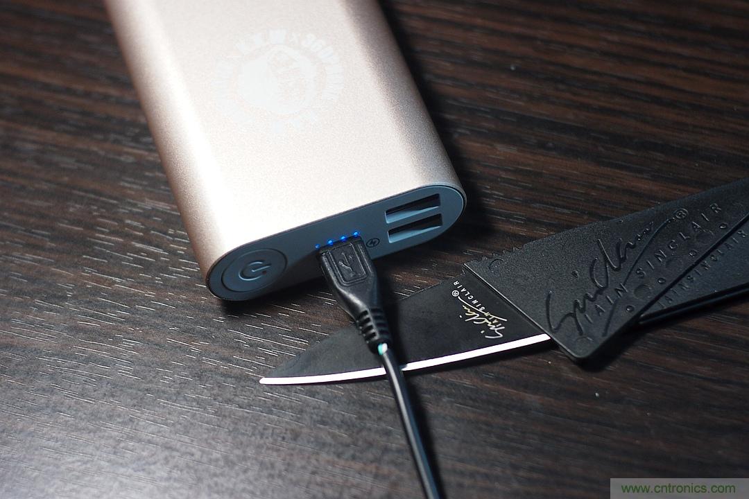 移動電源也玩雙引擎？快到你想象不到