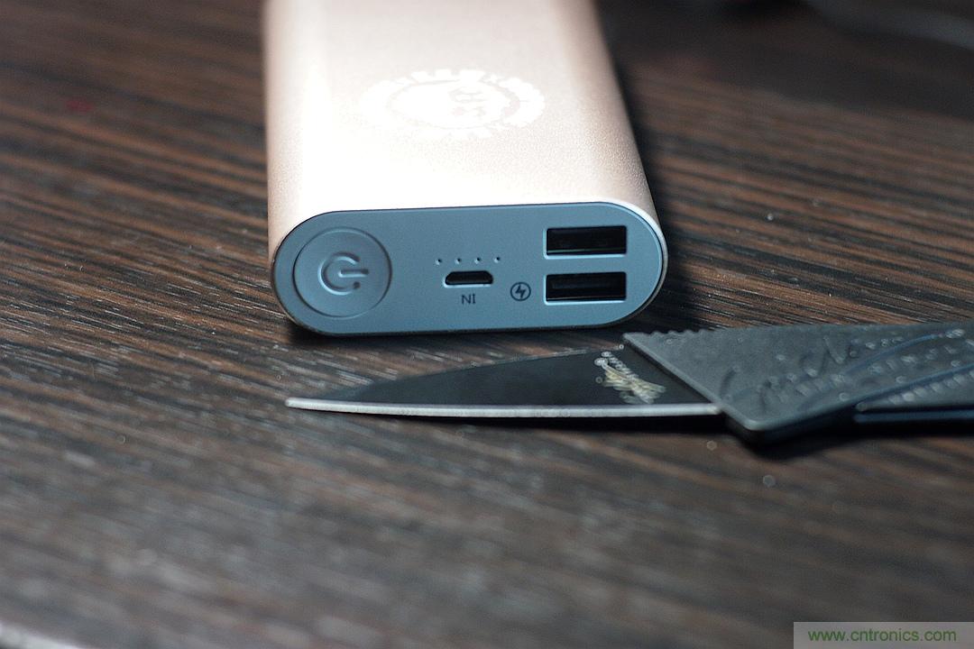 移動電源也玩雙引擎？快到你想象不到