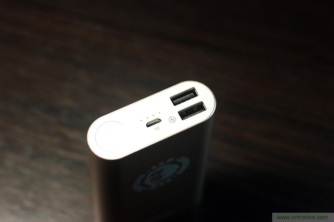 移動電源也玩雙引擎？快到你想象不到