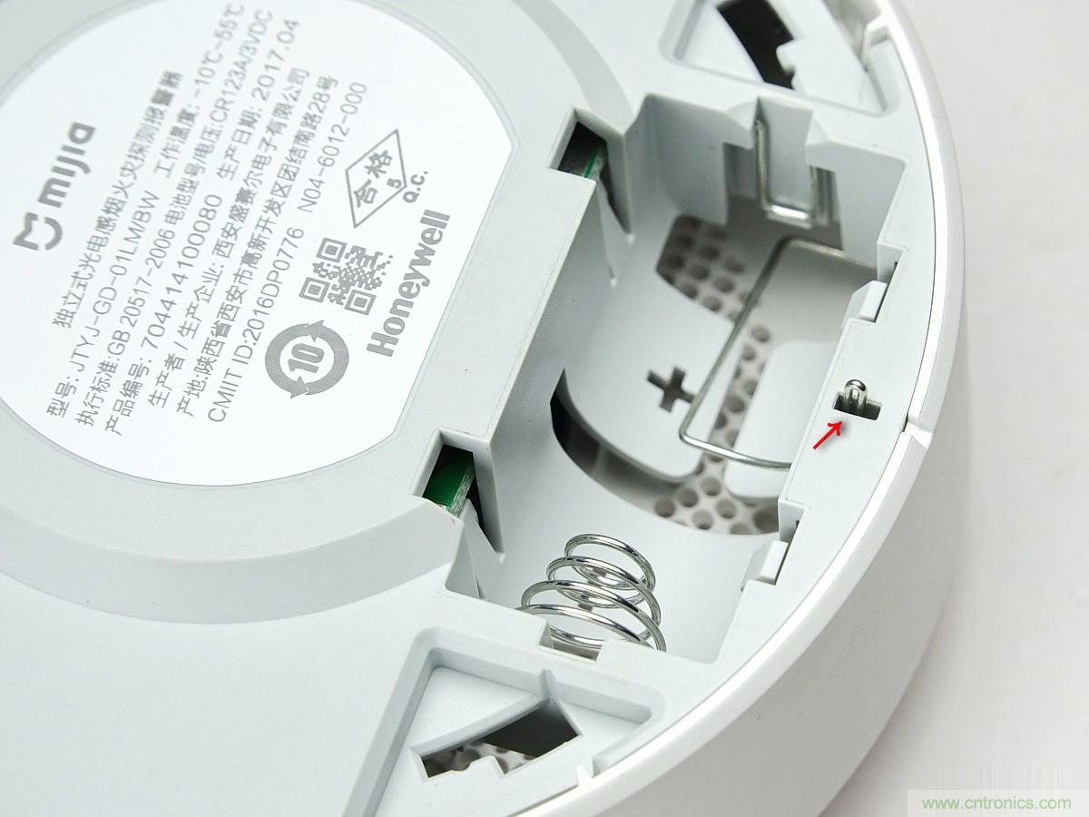 小米煙霧報(bào)警器拆解：一顆電池可用五年是如何做到的？
