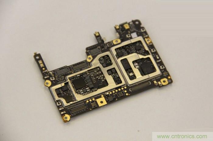 堅(jiān)果R1拆解：內(nèi)部設(shè)計(jì)究竟如何？