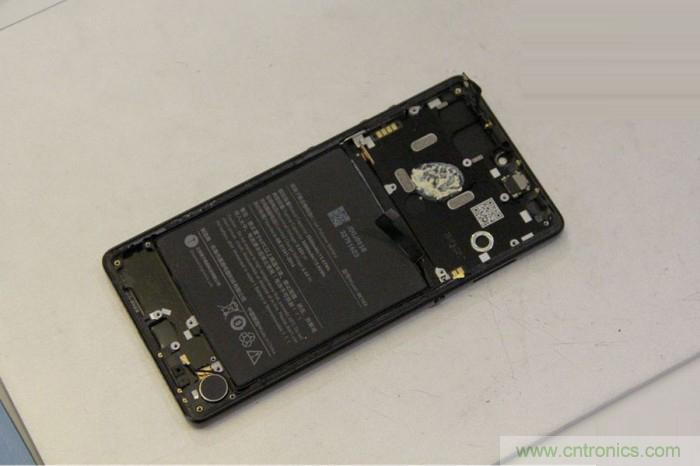 堅(jiān)果R1拆解：內(nèi)部設(shè)計(jì)究竟如何？