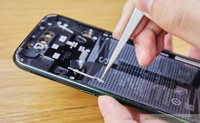 拆解黑鯊手機：多級直觸一體式液冷系統(tǒng)有什么門道？