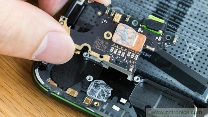 拆解黑鯊手機：多級直觸一體式液冷系統(tǒng)有什么門道？