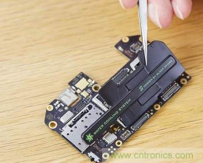 拆解黑鯊手機：多級直觸一體式液冷系統(tǒng)有什么門道？