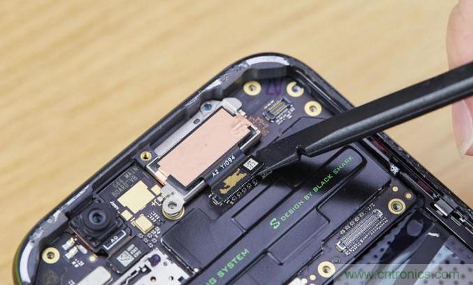 拆解黑鯊手機：多級直觸一體式液冷系統(tǒng)有什么門道？