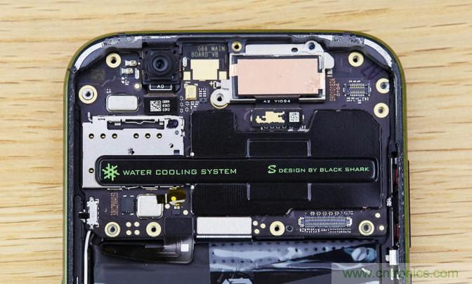 拆解黑鯊手機：多級直觸一體式液冷系統(tǒng)有什么門道？