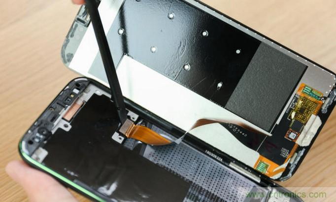 拆解黑鯊手機：多級直觸一體式液冷系統(tǒng)有什么門道？