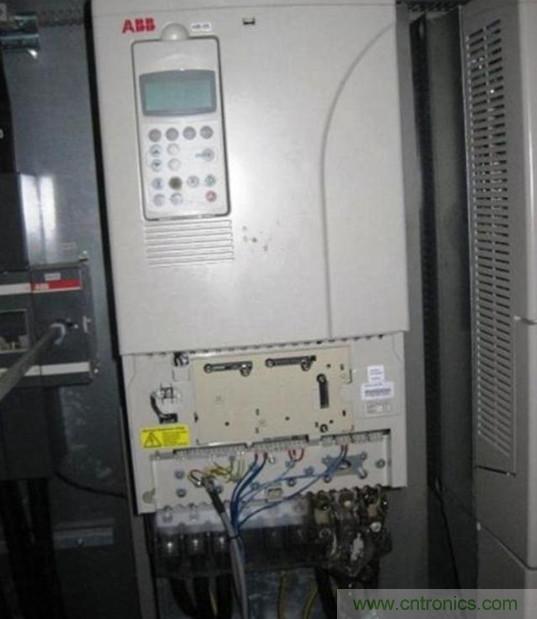 變頻器的輸出頻率調(diào)高，那么輸出電壓將如何提高？