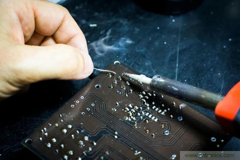 如何引腳接地十字焊盤，過(guò)孔完全接地?