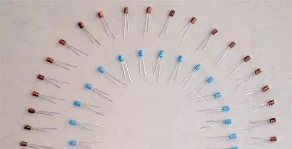 為什么鋁電解電容不能承受反向電壓？