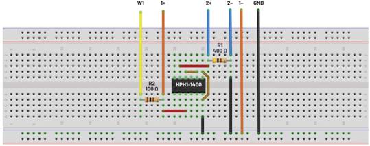   材料  ? ADALM2000主動學(xué)習(xí)模塊 ? 無焊試驗(yàn)板和跳線套件 ? 一臺HPH1-1400L 6繞組變壓器 ? 一臺HPH1-0190L 6繞組變壓器 ? 兩個(gè)100 Ω電阻  說明  在無焊試驗(yàn)板上構(gòu)建圖2所示的電路。需要使用此設(shè)置來測量初級/次級匝數(shù)比為1:1的三種不同配置下，兩個(gè)變壓器型號各自的頻率響應(yīng)。兩個(gè)紅色箭頭表示在初級和次級使用同一個(gè)線圈的配置中連接源電阻和負(fù)載電阻的位置。藍(lán)色箭頭對應(yīng)的是在初級和次級使用兩個(gè)串聯(lián)線圈的配置。綠色箭頭對應(yīng)的是在初級和次級使用三個(gè)串聯(lián)線圈的配置。