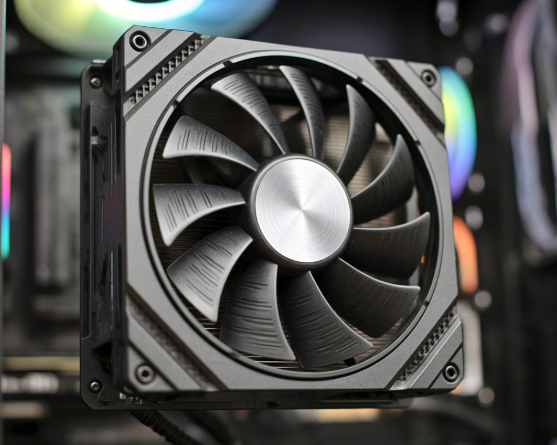 CPU總是過熱降頻？工程師教你只看這5個核心參數，選出高性價比靜音風扇